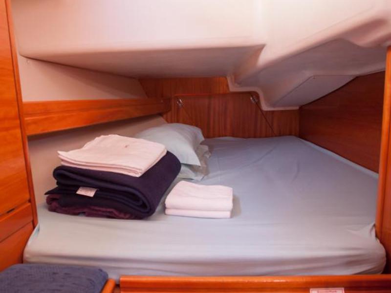 Book yachts online - sailboat - Bavaria 37 Cruiser - Veja - rent