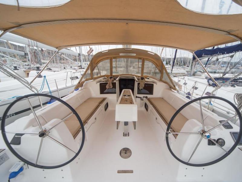 Book yachts online - sailboat - Dufour 382 Grand Large - Dardanus - rent