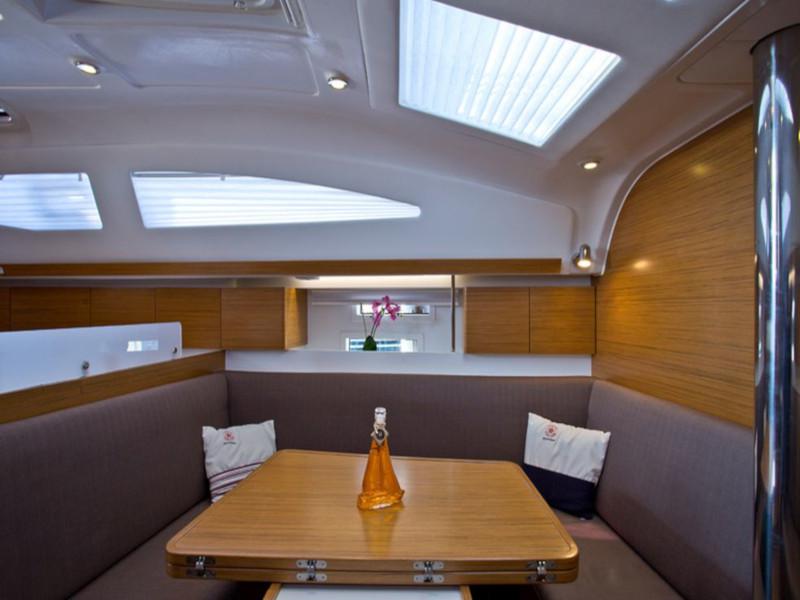 Book yachts online - sailboat - Elan Impression 40 - Majandra - rent
