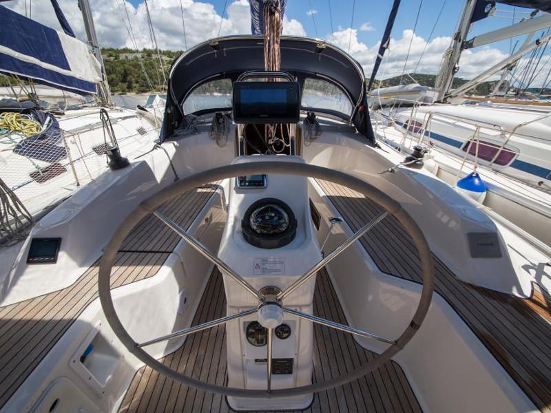 Book yachts online - sailboat - Bavaria Cruiser 33 (4) - Allori - rent