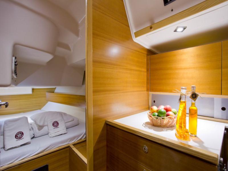 Book yachts online - sailboat - Salona 44 - Elva - rent