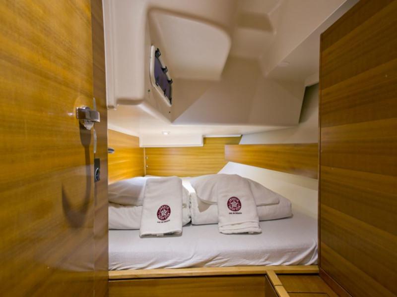 Book yachts online - sailboat - Salona 44 - Elva - rent