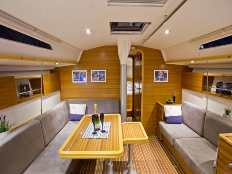 Book yachts online - sailboat - Salona 44 - Elva - rent