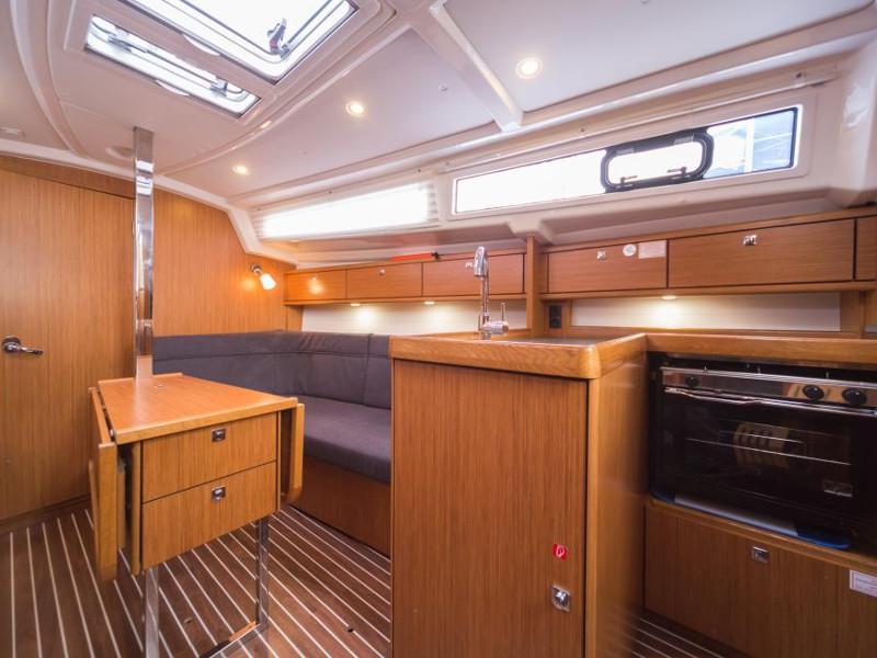 Book yachts online - sailboat - Bavaria Cruiser 33 (4) - Buti - rent