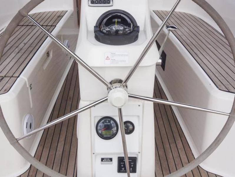 Book yachts online - sailboat - Bavaria Cruiser 33 (4) - Buti - rent