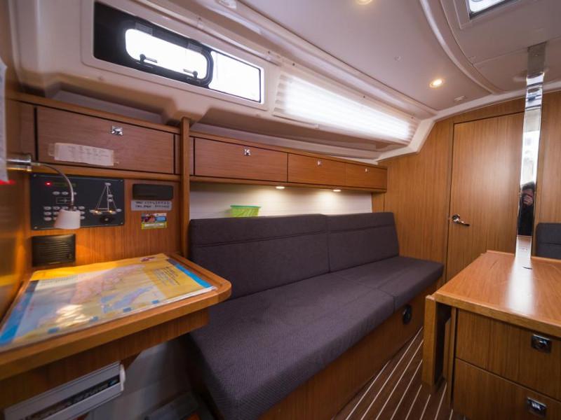 Book yachts online - sailboat - Bavaria Cruiser 33 (4) - Buti - rent