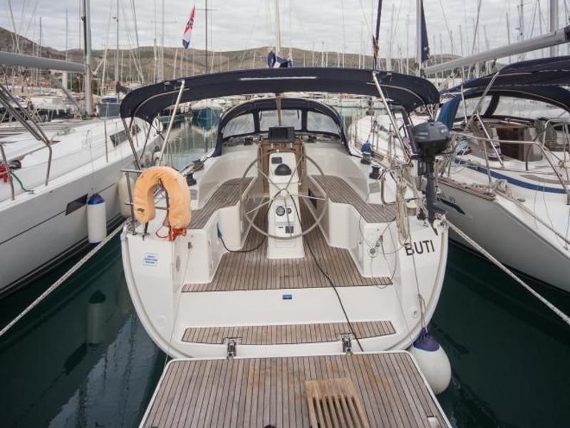 Book yachts online - sailboat - Bavaria Cruiser 33 (4) - Buti - rent