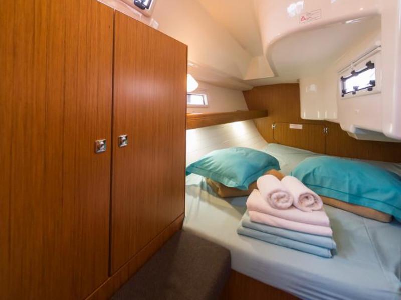 Book yachts online - sailboat - Bavaria Cruiser 33 (4) - Buti - rent