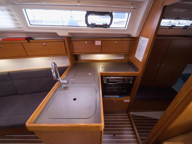 Book yachts online - sailboat - Bavaria Cruiser 33 (4) - Buti - rent