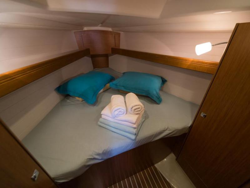 Book yachts online - sailboat - Bavaria Cruiser 33 (4) - Buti - rent