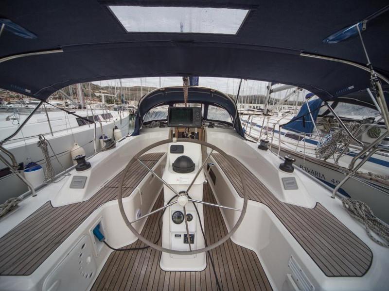 Book yachts online - sailboat - Bavaria Cruiser 33 (4) - Buti - rent