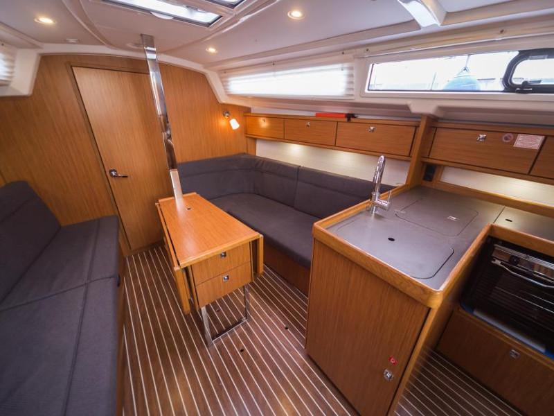 Book yachts online - sailboat - Bavaria Cruiser 33 (4) - Buti - rent