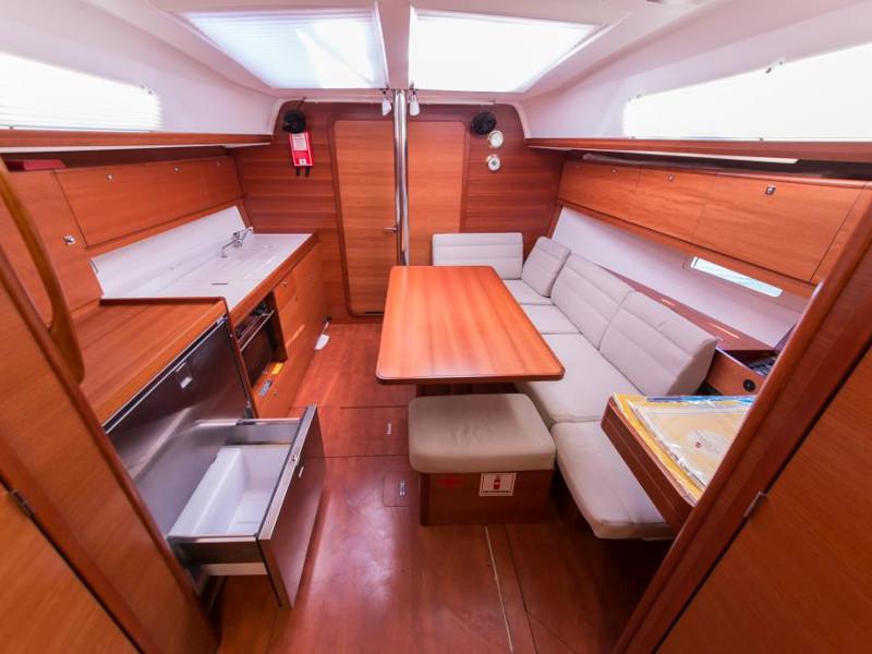 Book yachts online - sailboat - Dufour 382 Grand Large - Amphytrion - rent