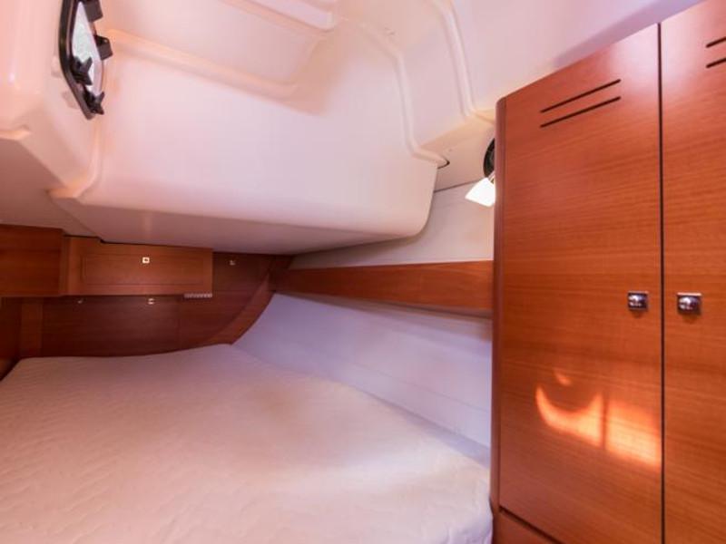 Book yachts online - sailboat - Dufour 382 Grand Large - Amphytrion - rent