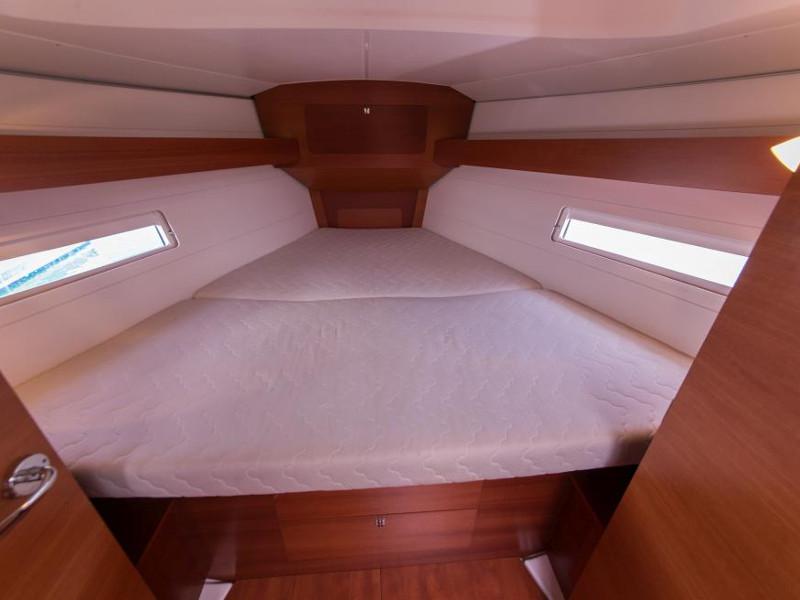 Book yachts online - sailboat - Dufour 382 Grand Large - Amphytrion - rent