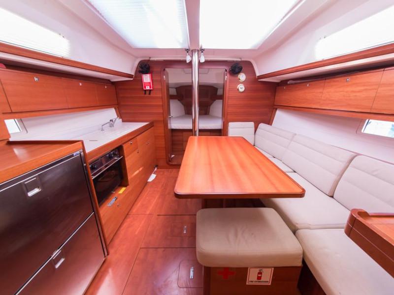 Book yachts online - sailboat - Dufour 382 Grand Large - Amphytrion - rent