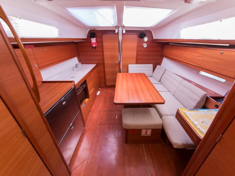 Book yachts online - sailboat - Dufour 382 Grand Large - Amphytrion - rent