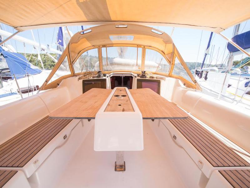Book yachts online - sailboat - Dufour 382 Grand Large - Amphytrion - rent