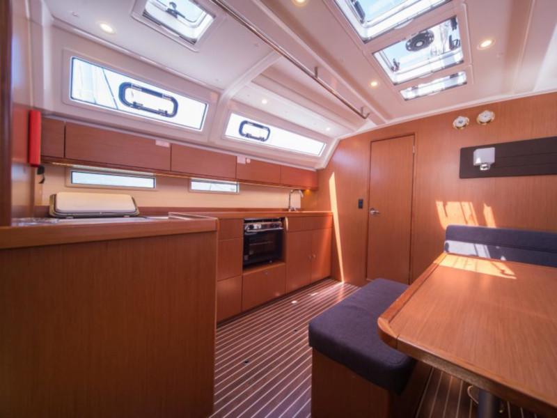 Book yachts online - sailboat - Bavaria Cruiser 46 - Matos - rent