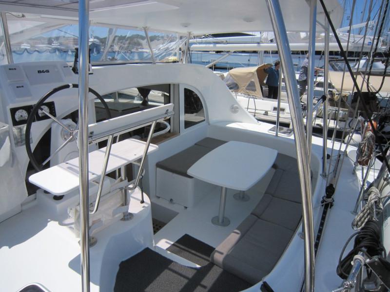 Book yachts online - catamaran - Lagoon 380 - ThunderCat - rent