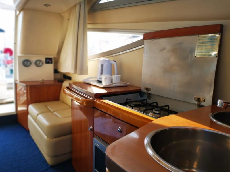 Book yachts online - motorboat - Sealine F34 - Little One - rent