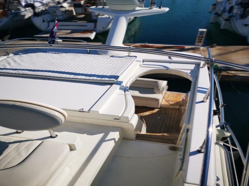 Book yachts online - motorboat - Sealine F34 - Little One - rent
