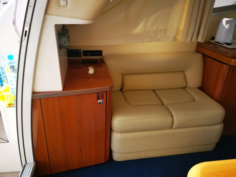 Book yachts online - motorboat - Sealine F34 - Little One - rent