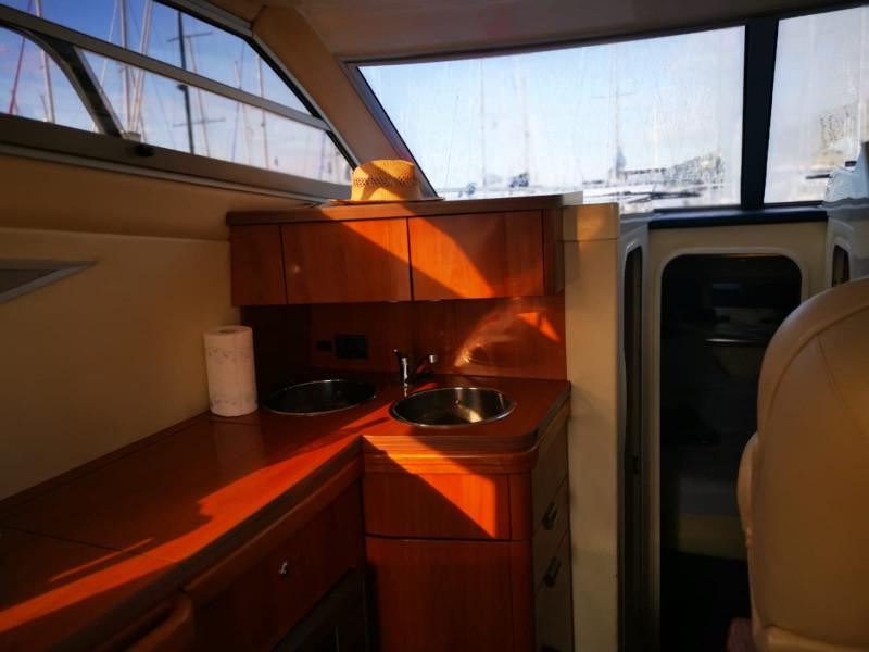 Book yachts online - motorboat - Sealine F34 - Little One - rent