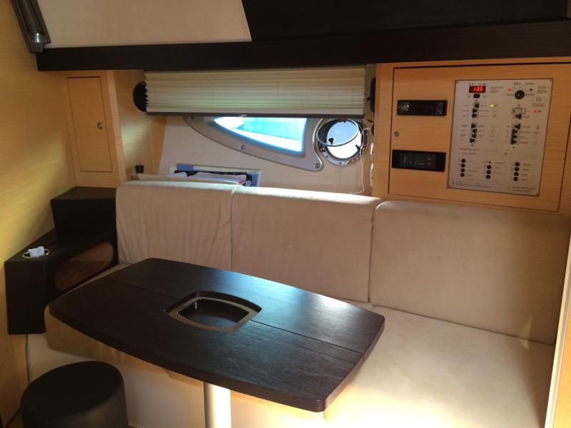 Book yachts online - motorboat - Cranchi Zaffiro 36 - Snoopy - rent
