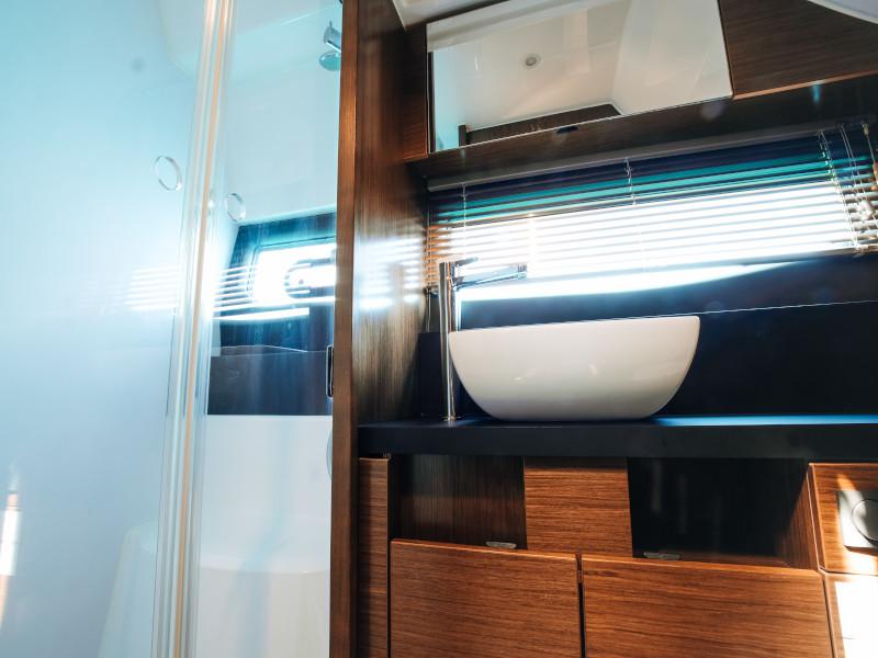 Book yachts online - motorboat - Bavaria R40 FLY - Borimir - rent