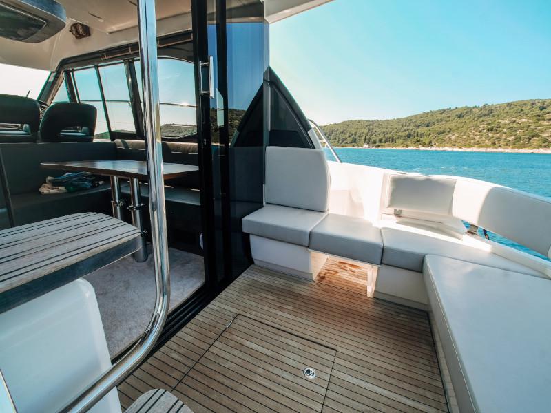 Book yachts online - motorboat - Bavaria R40 FLY - Borimir - rent