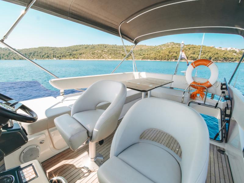 Book yachts online - motorboat - Bavaria R40 FLY - Borimir - rent