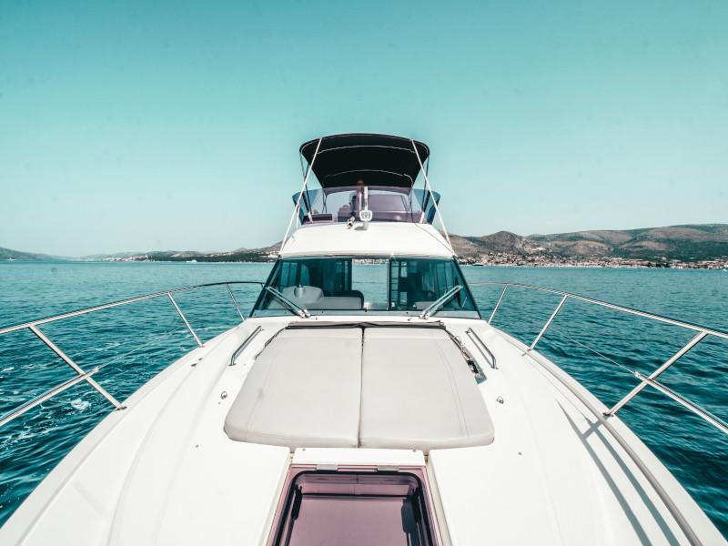 Book yachts online - motorboat - Bavaria R40 FLY - Borimir - rent