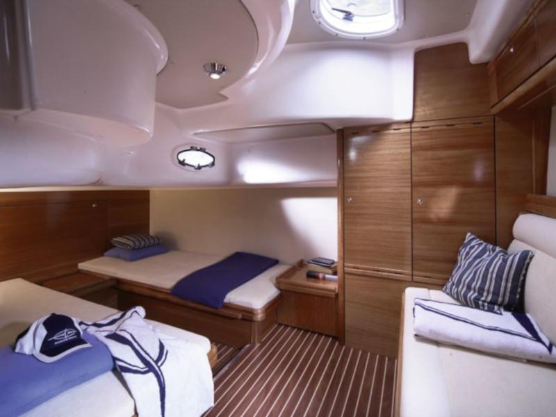 Book yachts online - motorboat - Bavaria 37 Sport - BALOTA - rent