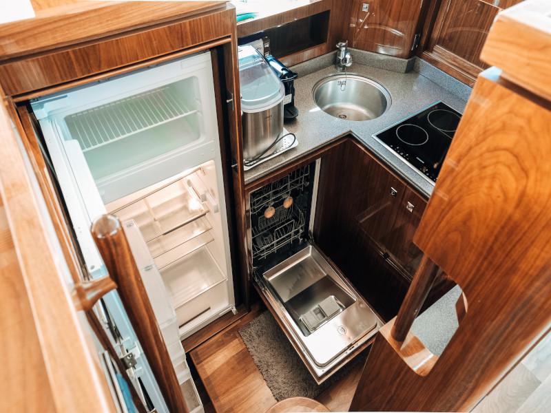 Book yachts online - motorboat - Elegance 60 Fly - Lifestyle 1 - rent