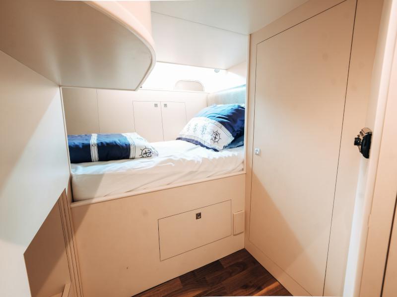 Book yachts online - motorboat - Elegance 60 Fly - Lifestyle 1 - rent