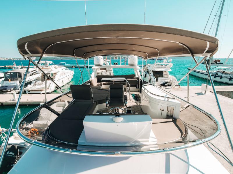 Book yachts online - motorboat - Elegance 60 Fly - Lifestyle 1 - rent