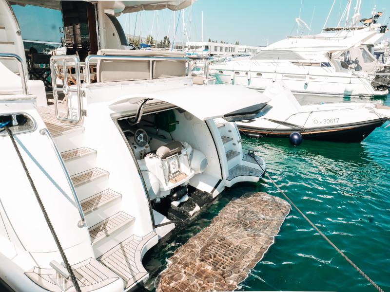 Book yachts online - motorboat - Elegance 60 Fly - Lifestyle 1 - rent