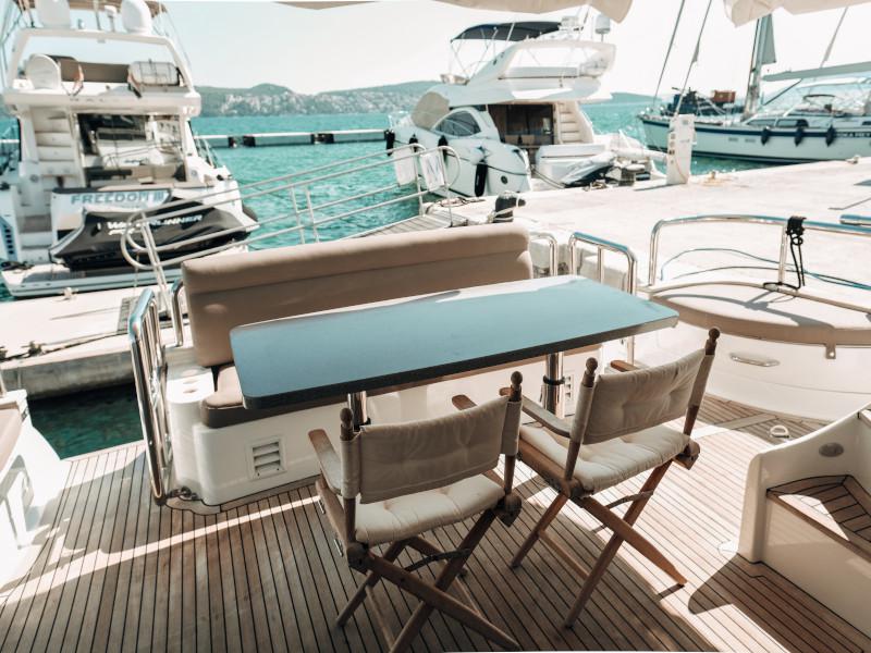 Book yachts online - motorboat - Elegance 60 Fly - Lifestyle 1 - rent