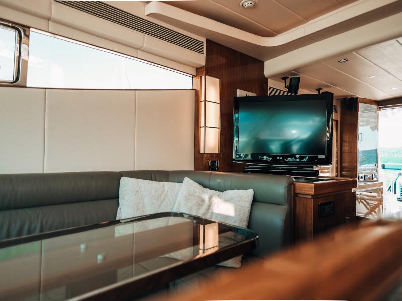 Book yachts online - motorboat - Elegance 60 Fly - Lifestyle 1 - rent