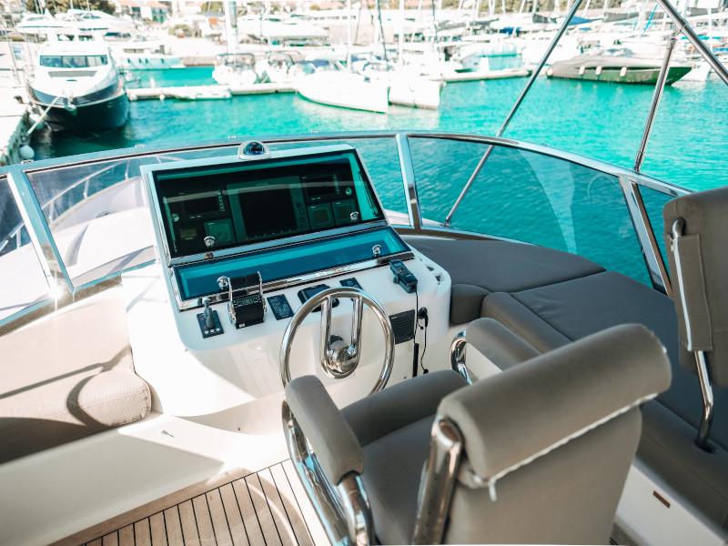 Book yachts online - motorboat - Elegance 60 Fly - Lifestyle 1 - rent