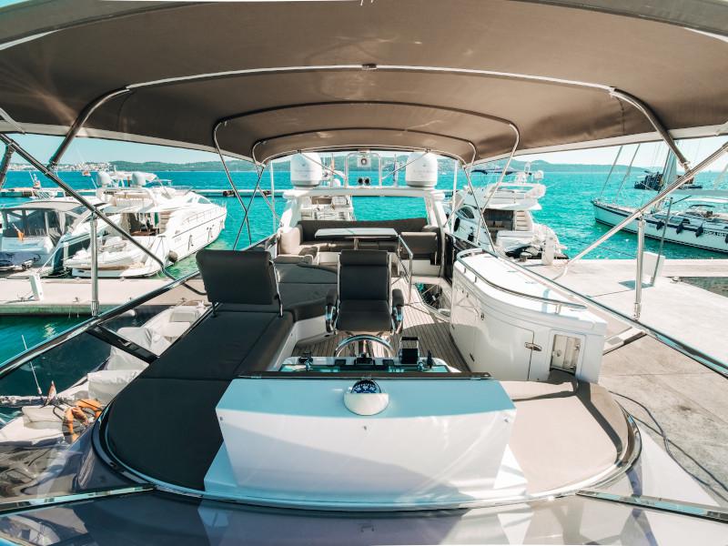 Book yachts online - motorboat - Elegance 60 Fly - Lifestyle 1 - rent