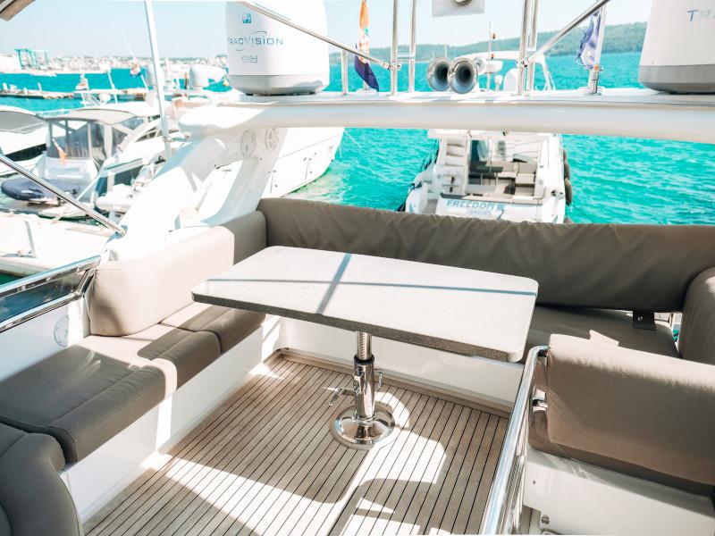 Book yachts online - motorboat - Elegance 60 Fly - Lifestyle 1 - rent