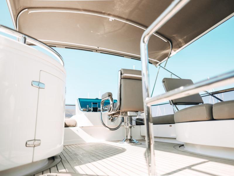 Book yachts online - motorboat - Elegance 60 Fly - Lifestyle 1 - rent