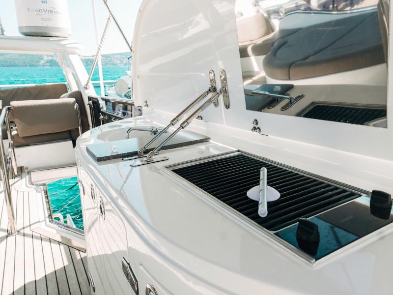Book yachts online - motorboat - Elegance 60 Fly - Lifestyle 1 - rent