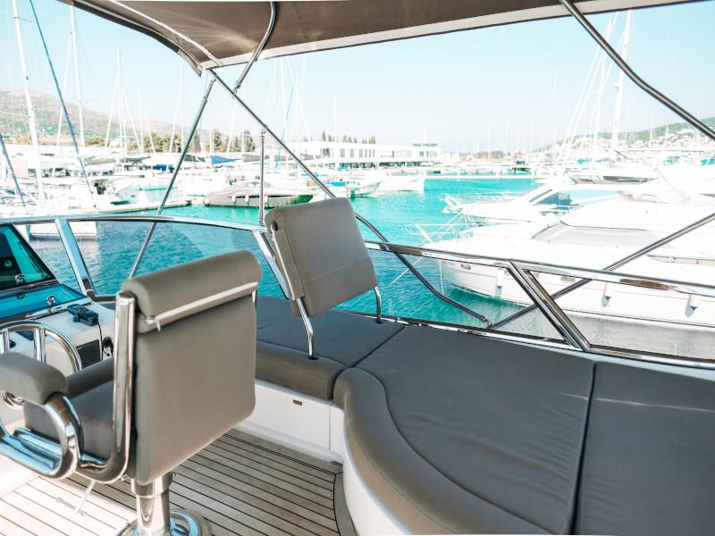 Book yachts online - motorboat - Elegance 60 Fly - Lifestyle 1 - rent