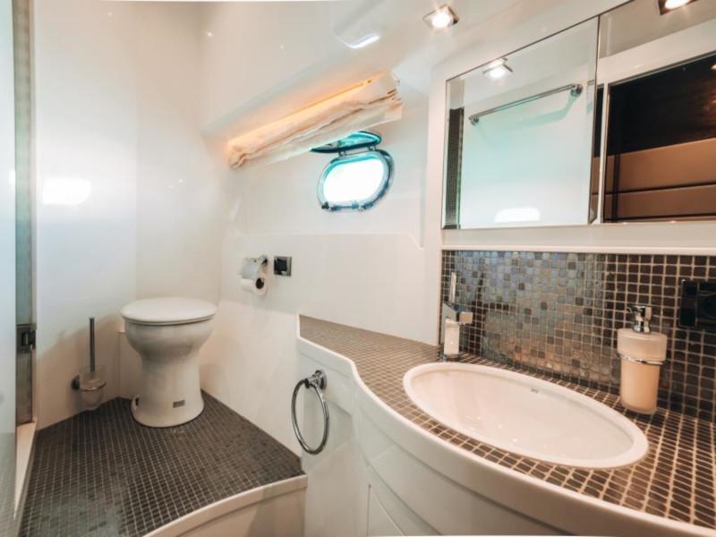 Book yachts online - motorboat - Elegance 60 Fly - Lifestyle 1 - rent