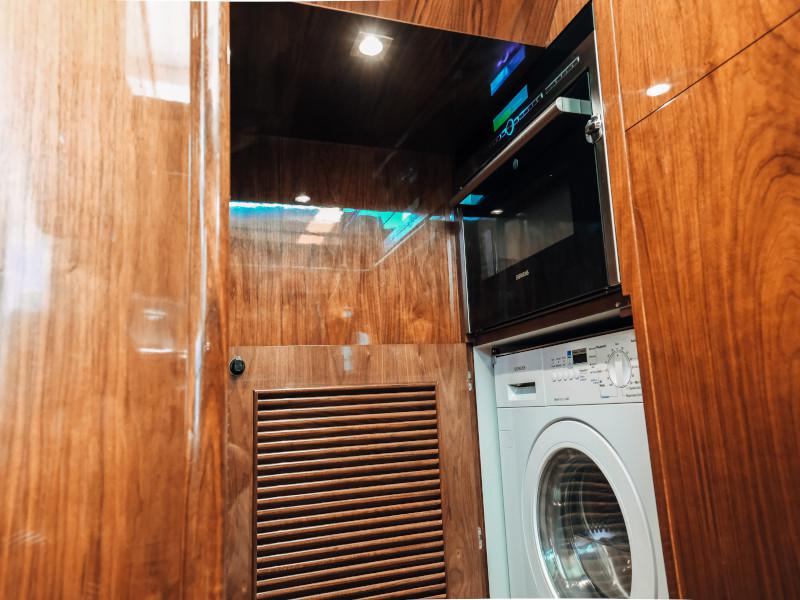 Book yachts online - motorboat - Elegance 60 Fly - Lifestyle 1 - rent