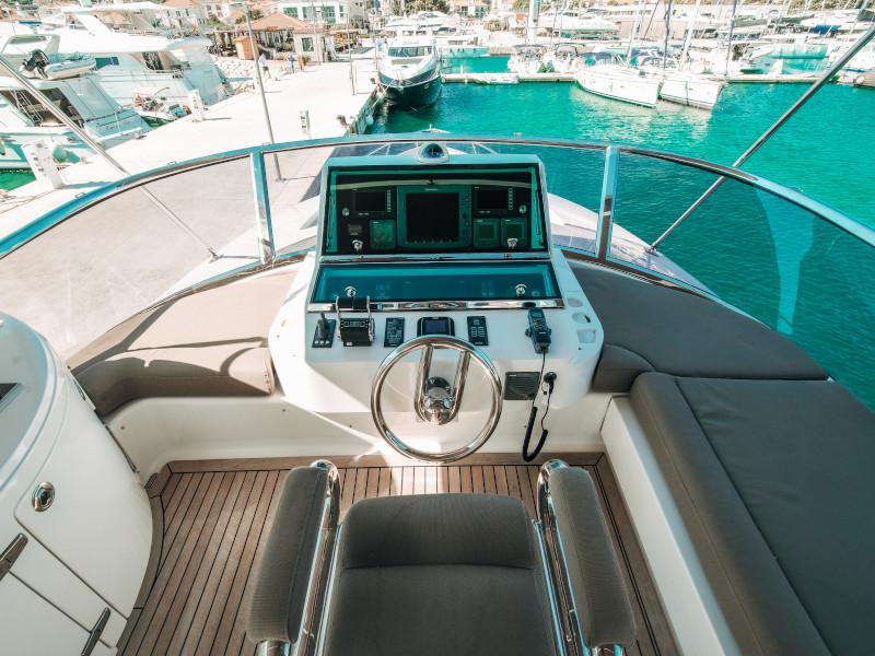 Book yachts online - motorboat - Elegance 60 Fly - Lifestyle 1 - rent