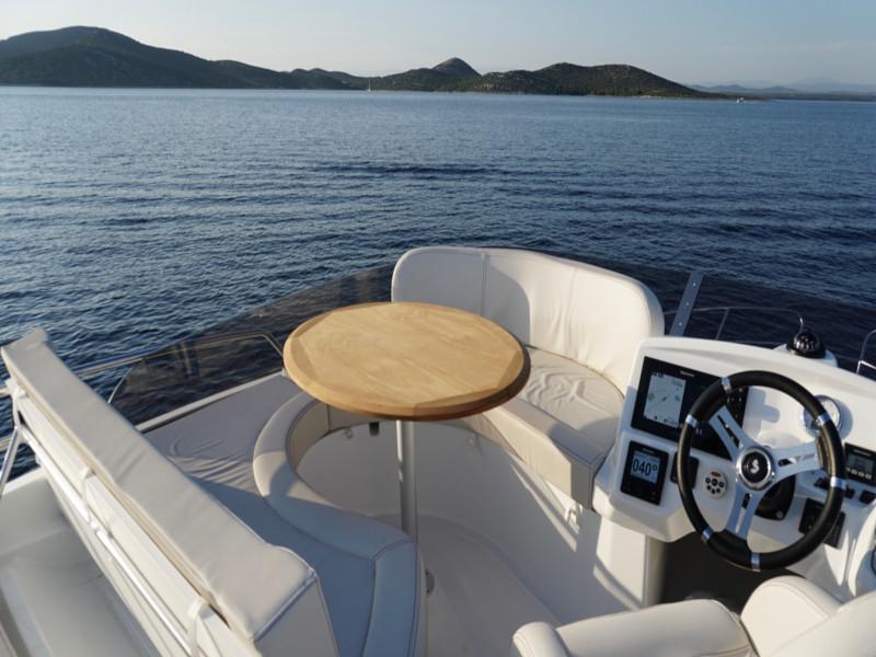 Book yachts online - motorboat - Antares 36 - Solavis - rent